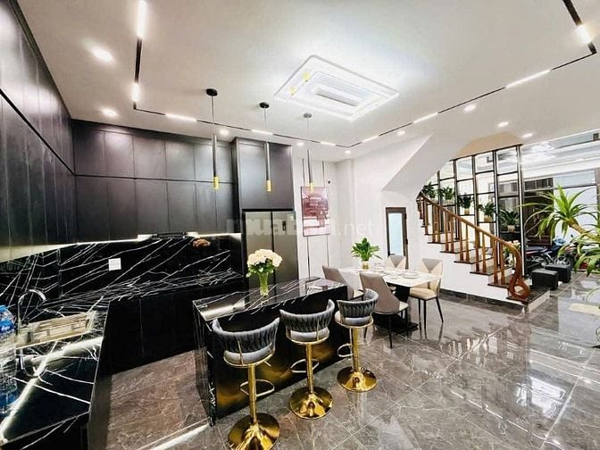 {Lô góc, 25m ra MP} Bán nhà Hai Bà Trưng DT:63m2, MT:4.7m giá 10.x tỷ