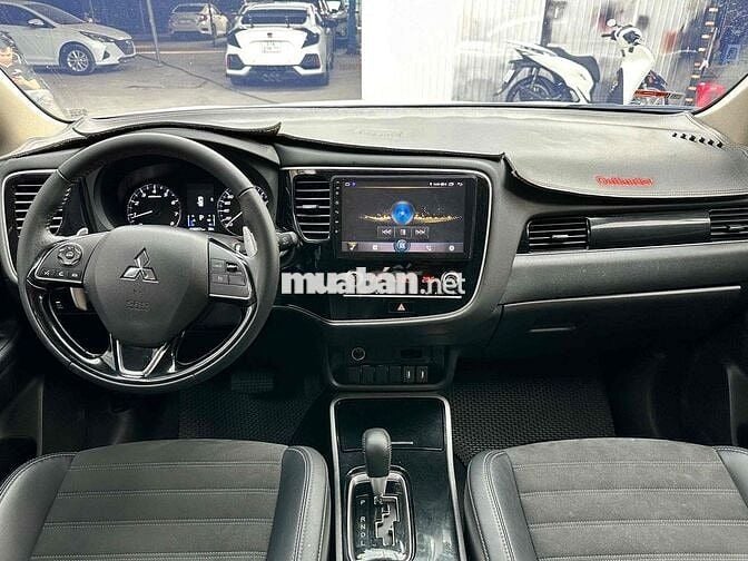 Mitsubishi Outlander 2022 2.0 CVT 39000 km một chủ