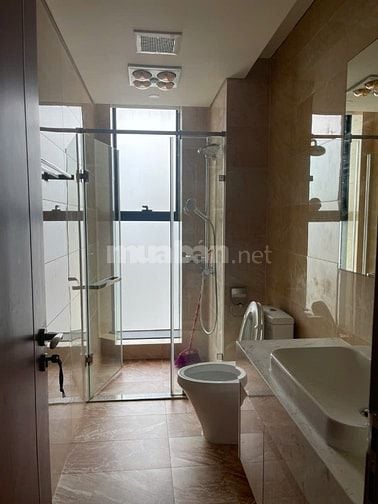 BÁN CHCC B2806 The Legend Tower 109 Nguyễn Tuân, 187m2, 4PN, full đồ