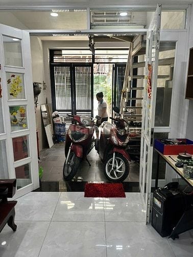 Cho thuê nhà làm văn phòng + kinh doanh + để ở - Ngay Học Viện HCQG 