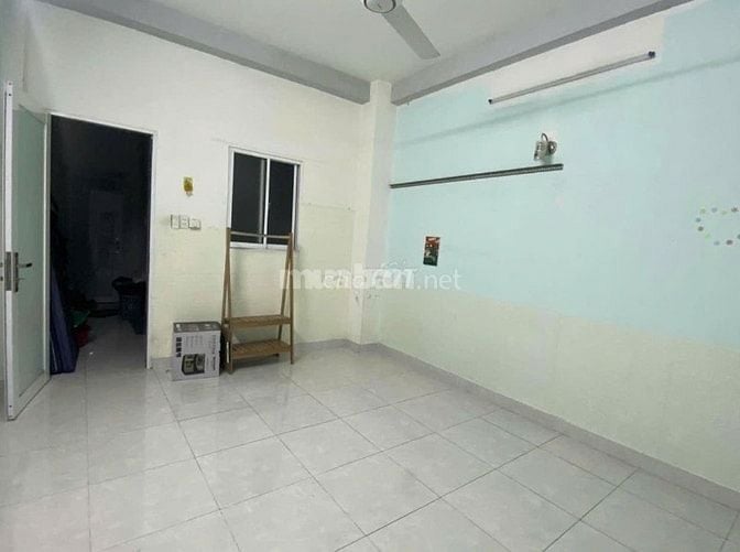 Cho thuê phòng lầu 2 có chổ để xe, giờ giấc tự do.