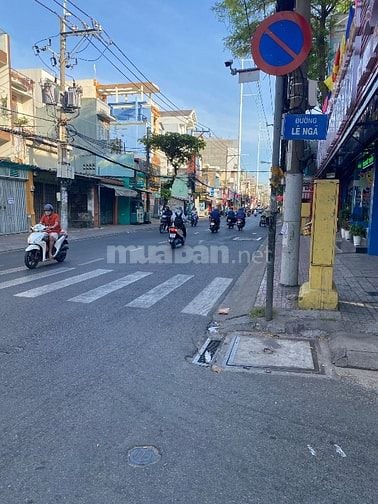 Mặt tiền Thoại Ngọc Hầu ngay ngã 3 Nguyễn Sơn. Dt 4m x 35m. Cấp 4