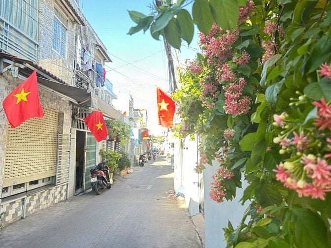 NGUYÊN CĂN QUỐC LỘ 50 ,BÌNH HƯNG BÌNH CHÁNH GẦN NHÀ HÀNG HƯƠNG QUÊ 2PN