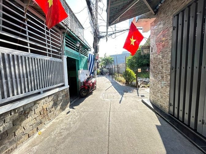 NGUYÊN CĂN QUỐC LỘ 50 ,BÌNH HƯNG BÌNH CHÁNH GẦN NHÀ HÀNG HƯƠNG QUÊ 2PN