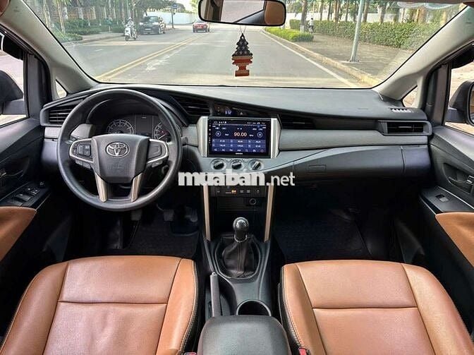 Toyota Innova 2.0E MT sx 2019 chuẩn 6 vạn km