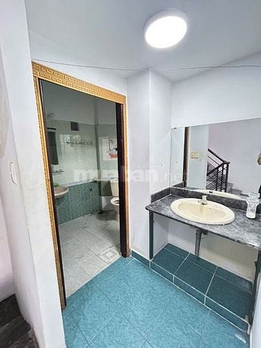 4 tầng- Nguyễn Duy Dương, P4, Q10, 4PN ngay chợ Nhật Tảo, sát mặt tiền