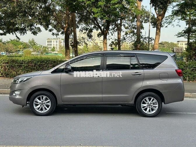Toyota Innova 2.0E MT sx 2019 chuẩn 6 vạn km