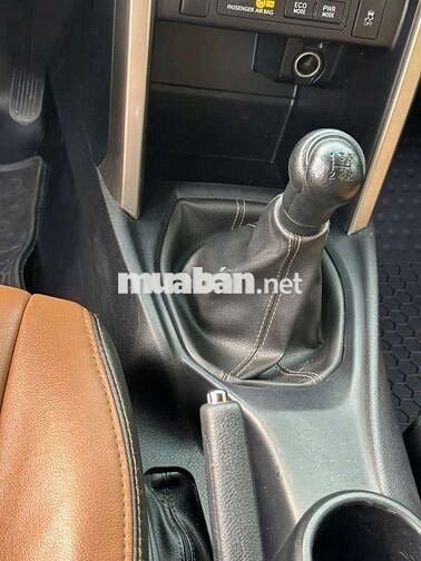 Toyota Innova 2.0E MT sx 2019 chuẩn 6 vạn km