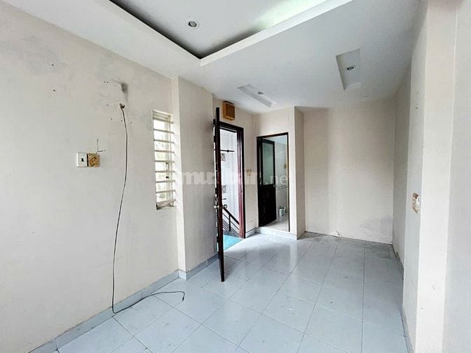 4 tầng- Nguyễn Duy Dương, P4, Q10, 4PN ngay chợ Nhật Tảo, sát mặt tiền