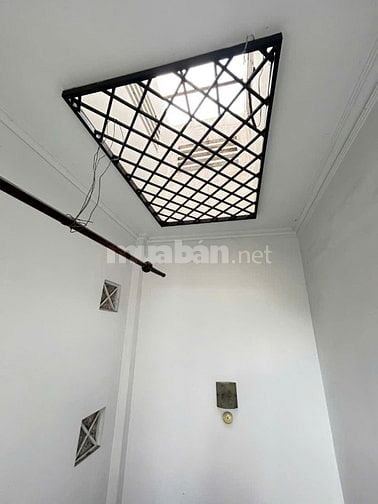 4 tầng- Nguyễn Duy Dương, P4, Q10, 4PN ngay chợ Nhật Tảo, sát mặt tiền