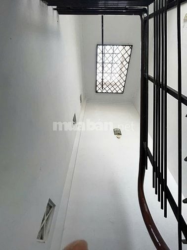 4 tầng- Nguyễn Duy Dương, P4, Q10, 4PN ngay chợ Nhật Tảo, sát mặt tiền