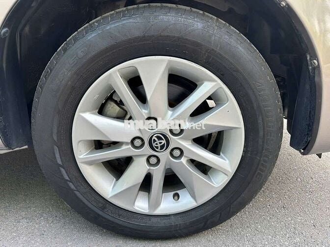 Toyota Innova 2.0E MT sx 2019 chuẩn 6 vạn km