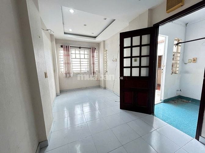 4 tầng- Nguyễn Duy Dương, P4, Q10, 4PN ngay chợ Nhật Tảo, sát mặt tiền