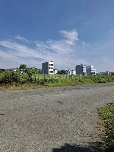 Bán đất mặt tiền D4 phường Phú Hữu Quận 9 giá 29,1 tỷ