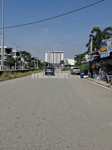 Bán đất mặt tiền D4 phường Phú Hữu Quận 9 giá 29,1 tỷ