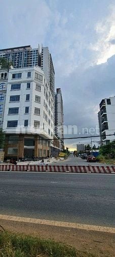 Cho thuê tòa nhà văn phòng, vị trí ngay trục đường chính 