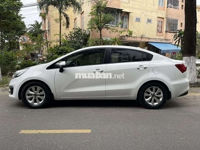 Kia Rio 2015 1.4 AT Sedan - 90000 km