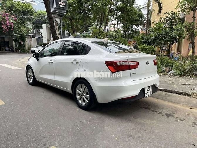 Kia Rio 2015 1.4 AT Sedan - 90000 km