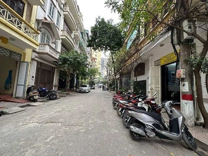 Bán nhà mặt phố đường Hoàng Mai: 23m2, 3 tầng, giá 7,5 tỷ