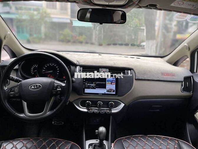 Kia Rio 2015 1.4 AT Sedan - 90000 km