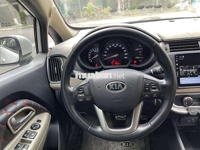Kia Rio 2015 1.4 AT Sedan - 90000 km