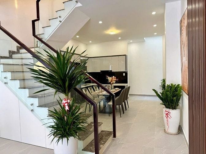 Nhà phố full nội thất 1 trệt 2 lầu ngay khu bên sông đường 25 HBC