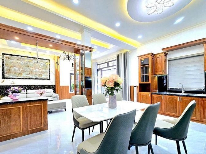 Bán nhà đường Phạm Ngọc Thạch, Q3 kế công viên Lê Văn Tám -48m2 3tỷ670