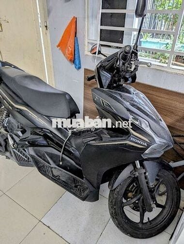 Nhà chật không chỗ để hết bình luôn