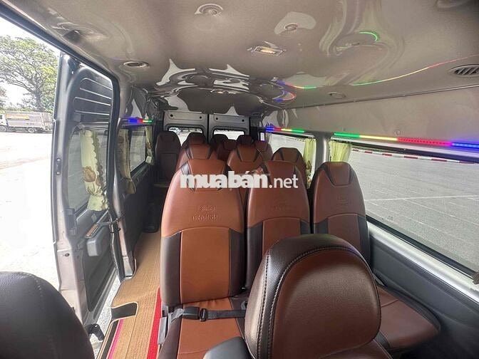 Ford Transit 2023 xe như mới