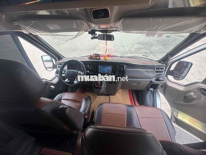 Ford Transit 2023 xe như mới