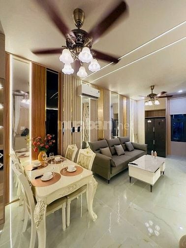 Nhà mới dọn vào ở ngay đường Hoà Hưng. Gần trường Lê Thị Riêng