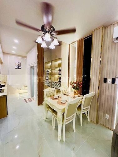 Nhà mới dọn vào ở ngay đường Hoà Hưng. Gần trường Lê Thị Riêng