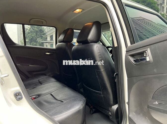 Suzuki Swift 2015 1.4 AT full options 5 vạn zin