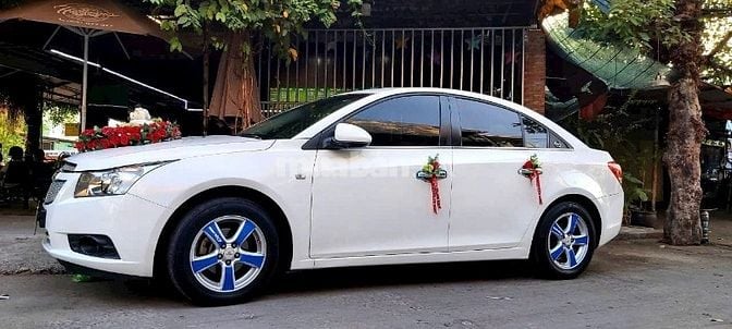nhiều mẫu xe hoa mùa cưới 2025