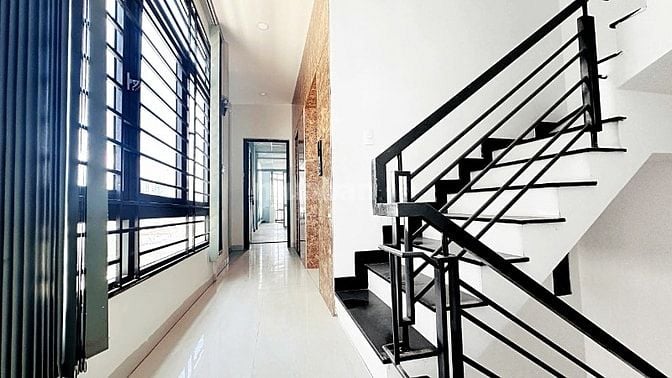 Cho thuê nguyên căn nhà 6 tầng mặt tiền góc 123 Đỗ Xuân Hợp Q9, 850m2