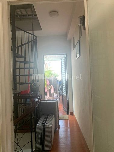 Cho thuê phòng trọ 18 tới 20m vuông, quận 1,đường Nguyễn Thị Minh Khai