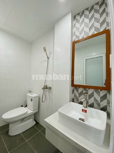 CHO THUÊ NHÀ HẺM CỐNG QUỲNH QUẬN 1