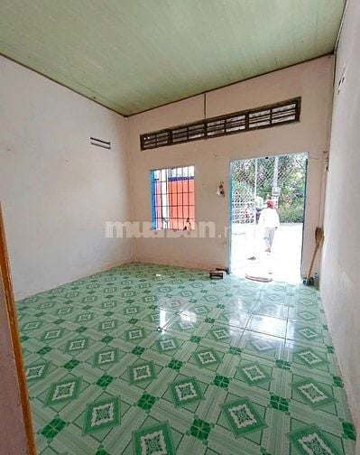 Bán gấp căn nhà MT ở xã Thới Tam Thôn , Hóc Môn 100m2 giá chỉ 755tr