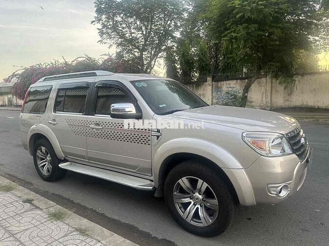 Ford Everest 2010 2.5L 4x4 MT - 135000 km
