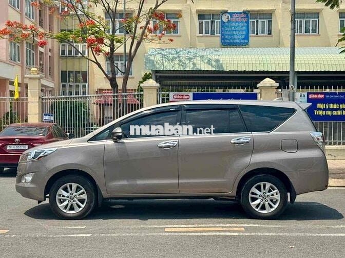 Innova E đăng kí 2017 đồng ánh kim xe gia đình