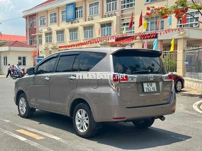 Innova E đăng kí 2017 đồng ánh kim xe gia đình