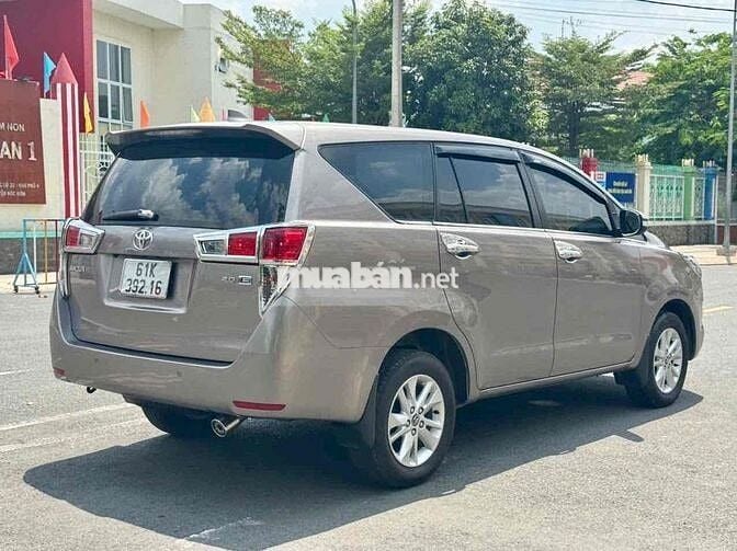 Innova E đăng kí 2017 đồng ánh kim xe gia đình