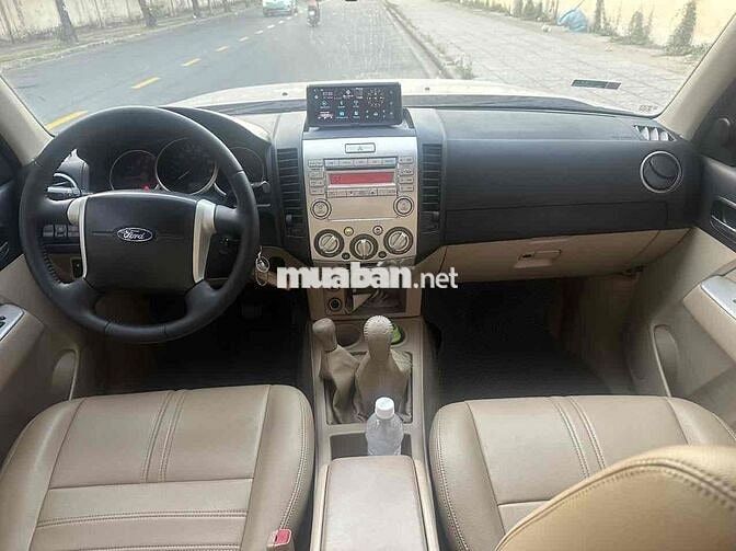 Ford Everest 2010 2.5L 4x4 MT - 135000 km