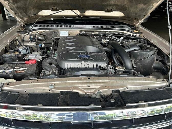 Ford Everest 2010 2.5L 4x4 MT - 135000 km