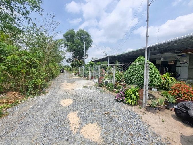 130m2 thổ cư. Đường thông. Rớt nhựa 100m. 420tr