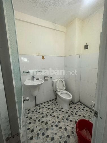 Cho thuê căn hộ mặt tiền chung cư H1-Hoàng Diệu, Quận 4, tầng 1 + 2