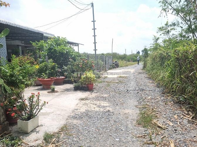 130m2 thổ cư. Đường thông. Rớt nhựa 100m. 420tr