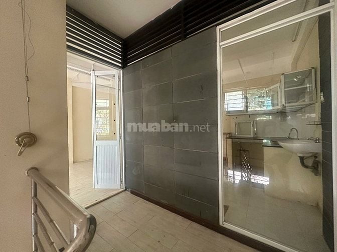 Cho thuê căn hộ mặt tiền chung cư H1-Hoàng Diệu, Quận 4, tầng 1 + 2