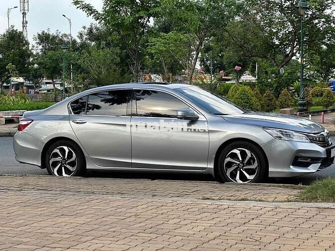 Honda Accord 2016 2.4 AT - 79000 km