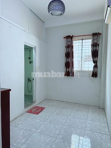 Kẹt tiền Tôi cần bán gấp Căn nhà 4 Tầng - 5 PN, Cao Văn Lầu giá 5,5Tỷ